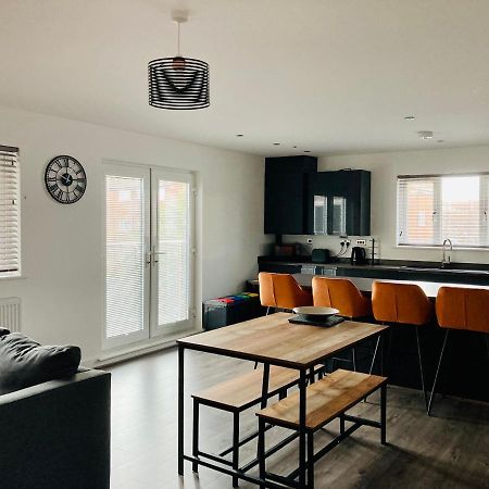 Spacious Newly Built Apartment Rhos On Sea, Colwyn Bay エクステリア 写真