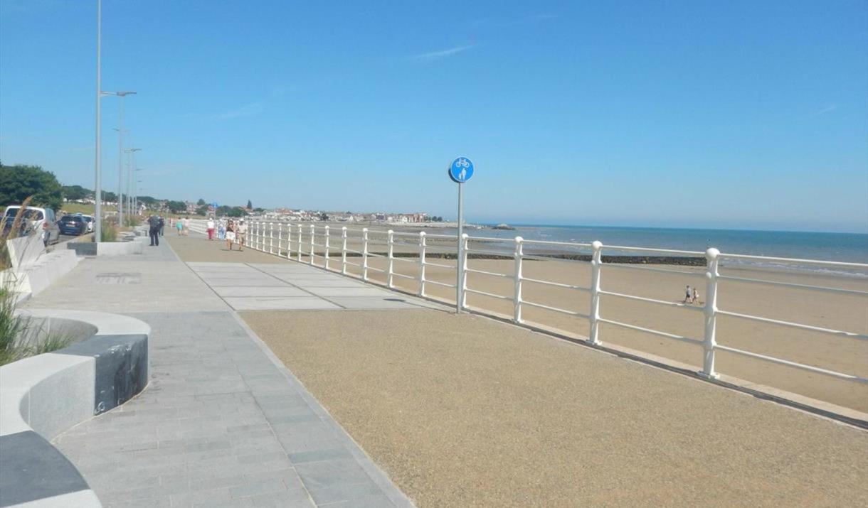 Spacious Newly Built Apartment Rhos On Sea, Colwyn Bay エクステリア 写真