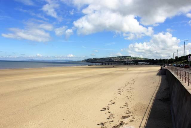 Spacious Newly Built Apartment Rhos On Sea, Colwyn Bay エクステリア 写真